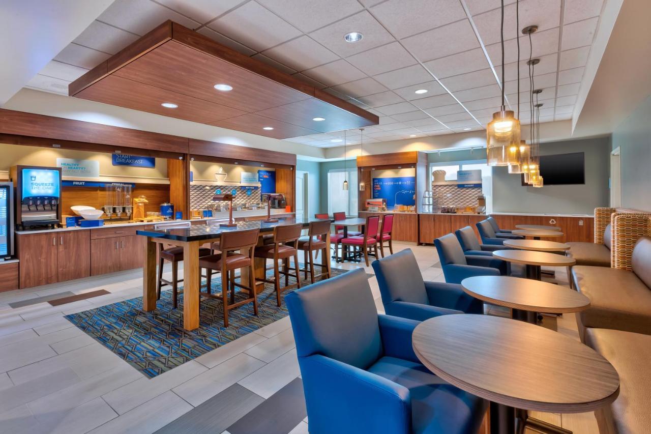 Holiday Inn Express & Suites - Effingham By Ihg Exterior photo
