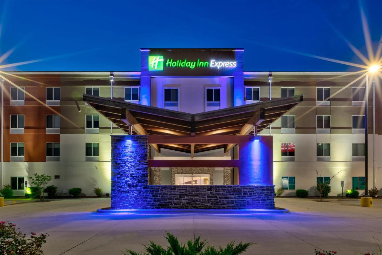 Holiday Inn Express & Suites - Effingham, An Ihg Hotel Exterior photo